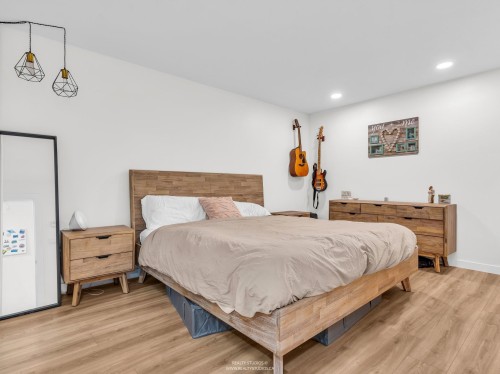 305-1500 Ostler Court, North Vancouver, BC 