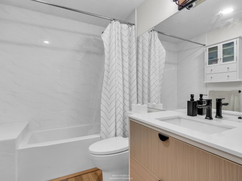 305-1500 Ostler Court, North Vancouver, BC 