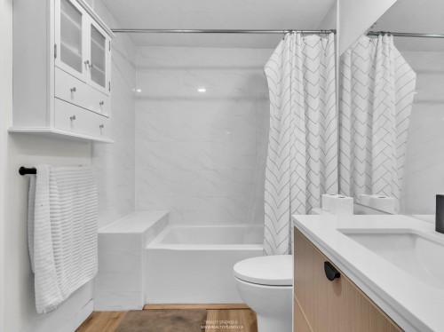 305-1500 Ostler Court, North Vancouver, BC 