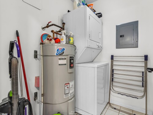 305-1500 Ostler Court, North Vancouver, BC 