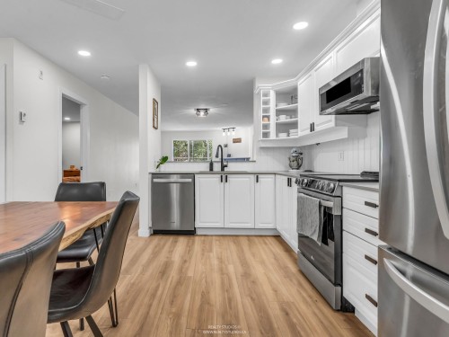 305-1500 Ostler Court, North Vancouver, BC 