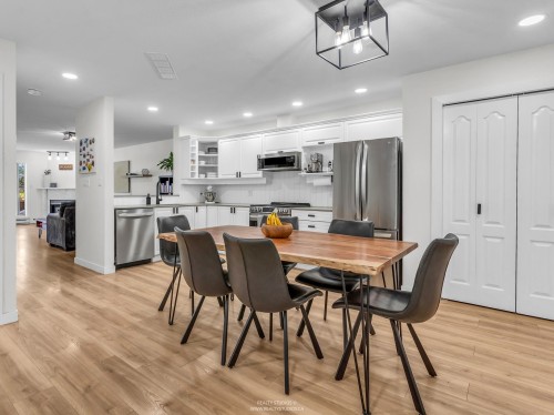 305-1500 Ostler Court, North Vancouver, BC 