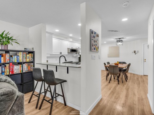 305-1500 Ostler Court, North Vancouver, BC 