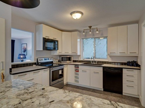 6557 Bjorn Place, Sechelt, BC 