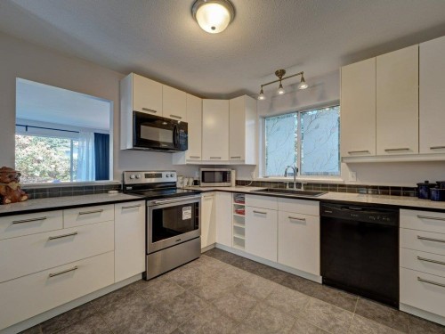 6557 Bjorn Place, Sechelt, BC 