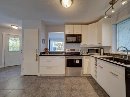 6557 Bjorn Place, Sechelt, BC 