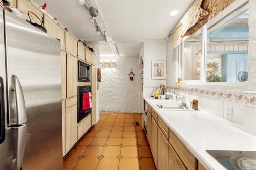 1670 Ayleslynn Drive, North Vancouver, BC 