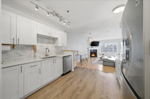 303-1433 1St Avenue E, Vancouver, BC 