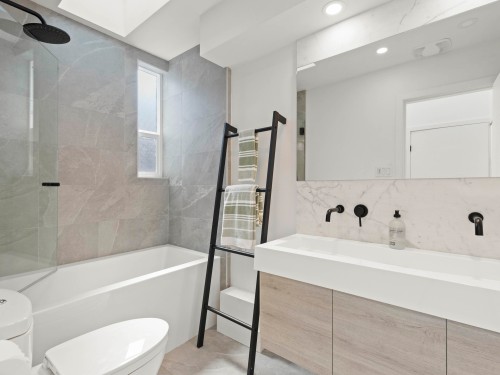 4615 7Th Avenue W, Vancouver, BC 