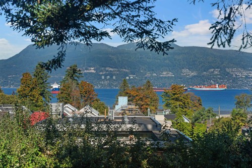 4523 1St Avenue W, Vancouver, BC 