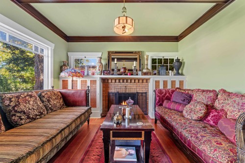 4523 1St Avenue W, Vancouver, BC 