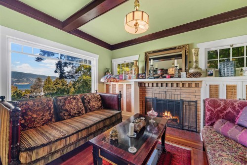 4523 1St Avenue W, Vancouver, BC 