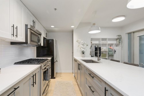 Th4-1288 Chesterfield Avenue, North Vancouver, BC 