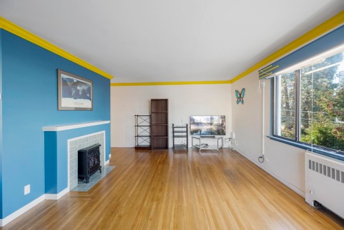 205-1695 10Th Avenue W, Vancouver, BC 