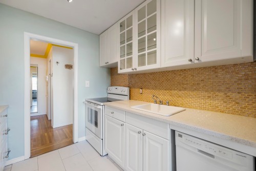 205-1695 10Th Avenue W, Vancouver, BC 