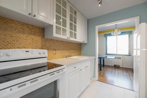 205-1695 10Th Avenue W, Vancouver, BC 