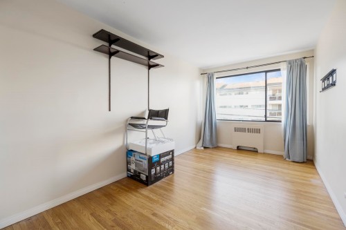 205-1695 10Th Avenue W, Vancouver, BC 