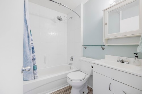 205-1695 10Th Avenue W, Vancouver, BC 