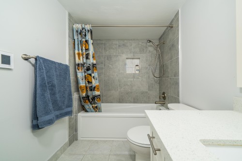 304-7700 Gilbert Road, Richmond, BC 