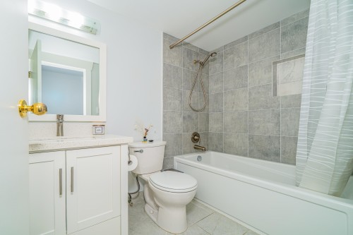 304-7700 Gilbert Road, Richmond, BC 