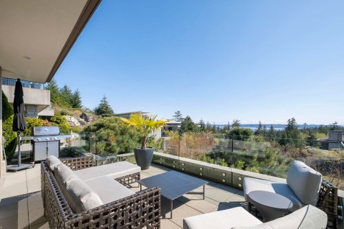 4987 Meadfeild Wynd, West Vancouver, BC 