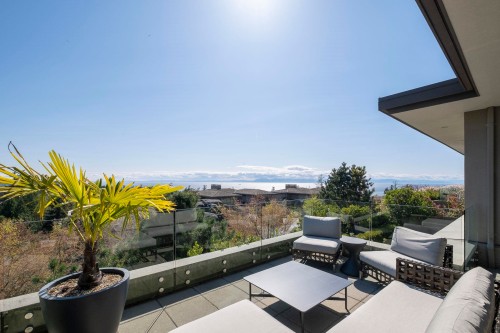 4987 Meadfeild Wynd, West Vancouver, BC 