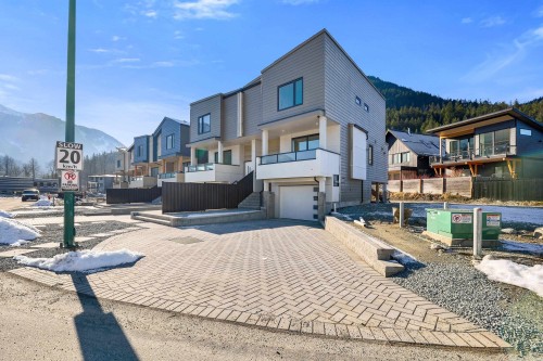 1002 Phare Crescent, Pemberton, BC 