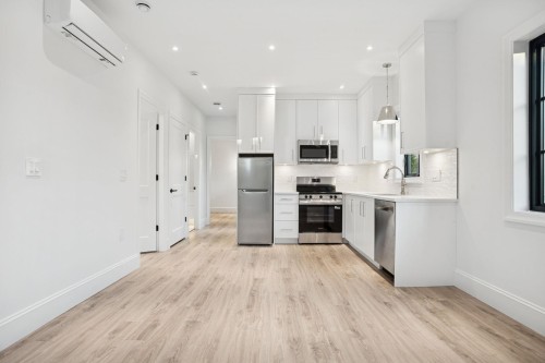 3970 Eton Street, Burnaby, BC 