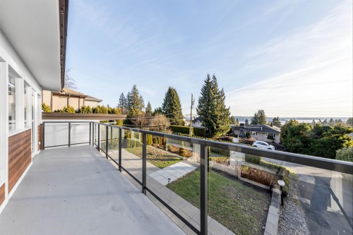 1555 Lawson Avenue, West Vancouver, BC 