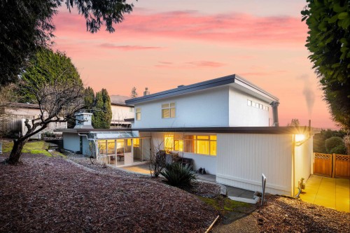 1555 Lawson Avenue, West Vancouver, BC 