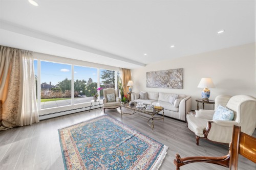 1555 Lawson Avenue, West Vancouver, BC 