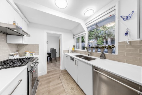 1555 Lawson Avenue, West Vancouver, BC 