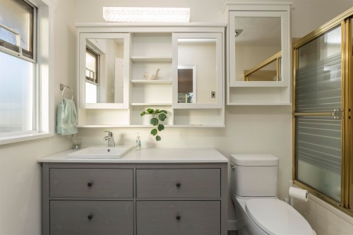 9890 Lyndhurst Street, Burnaby, BC 