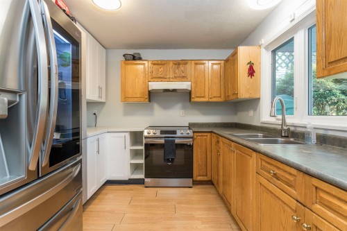 9890 Lyndhurst Street, Burnaby, BC 