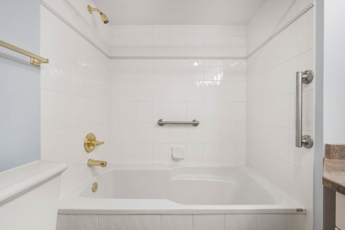 209-4770 52A Street, Ladner, BC 