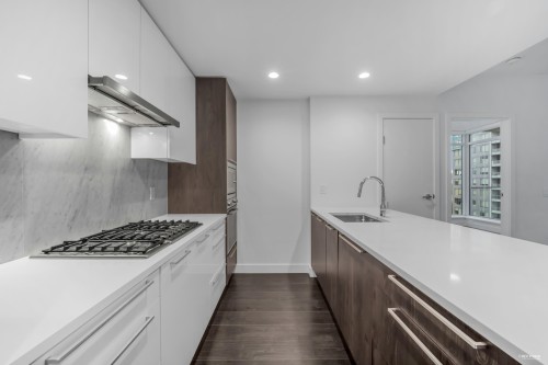 2106-6398 Silver Avenue, Burnaby, BC 