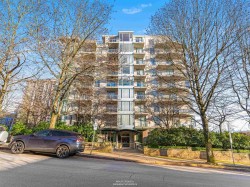 201-588 16th Street  West Vancouver, BC V7V 3R7