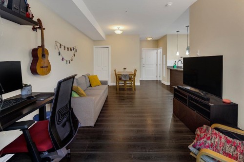 106-7377 14Th Avenue, Burnaby, BC 