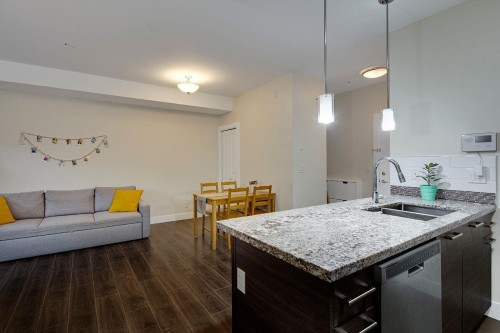 106-7377 14Th Avenue, Burnaby, BC 