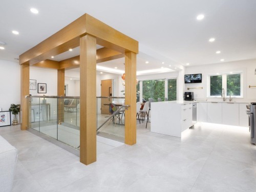 4283 Capilano Road, North Vancouver, BC 