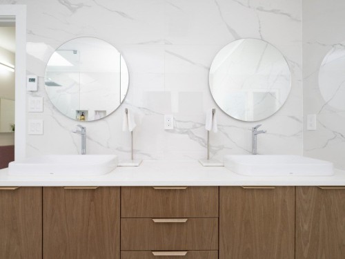 4283 Capilano Road, North Vancouver, BC 