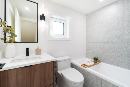 103-1550 3Rd Avenue E, Vancouver, BC 