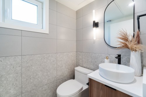 122-1552 3Rd Avenue E, Vancouver, BC 