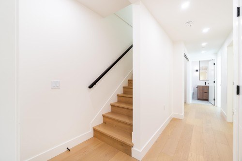 104-1550 3Rd Avenue E, Vancouver, BC 