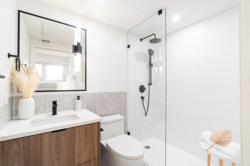 121-1552 3Rd Avenue E, Vancouver, BC 