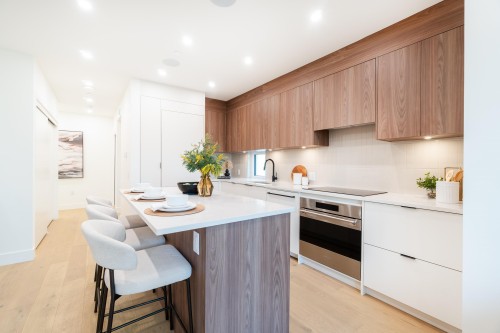 121-1552 3Rd Avenue E, Vancouver, BC 