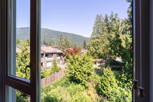 4676 Capilano Road, North Vancouver, BC 