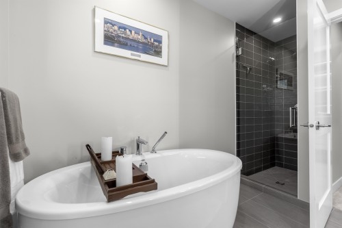 4676 Capilano Road, North Vancouver, BC 