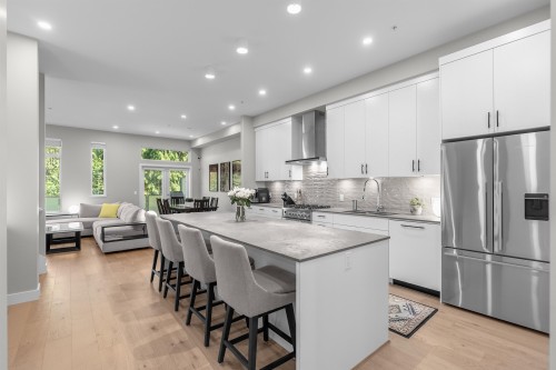 4676 Capilano Road, North Vancouver, BC 