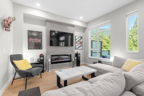 4676 Capilano Road, North Vancouver, BC 